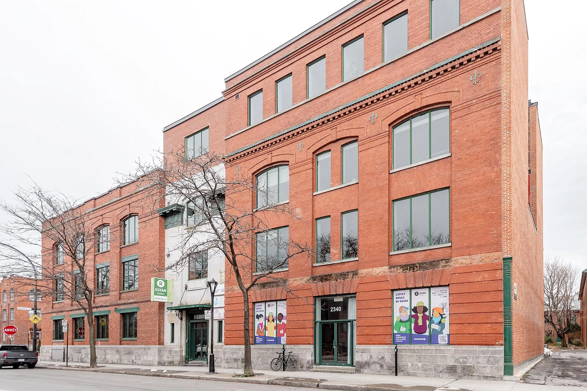 The four-storey brick wing with its corbelled cornice and ground-floor storefront