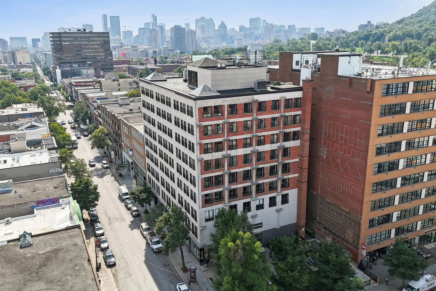 4446 Saint-Laurent, Plateau Mont-Royal / Mile End