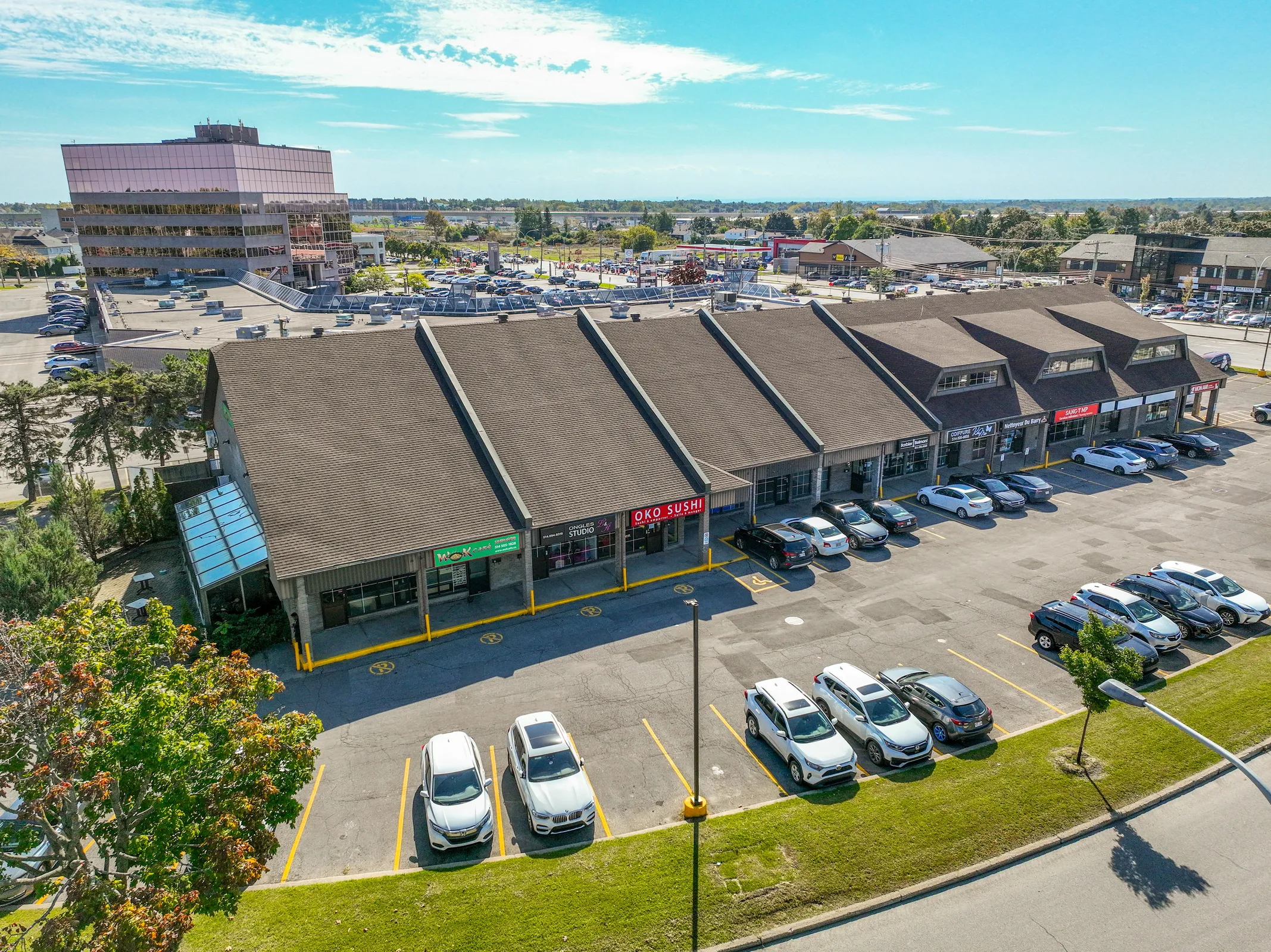 Aerial view of Village du Barry, Kirkland