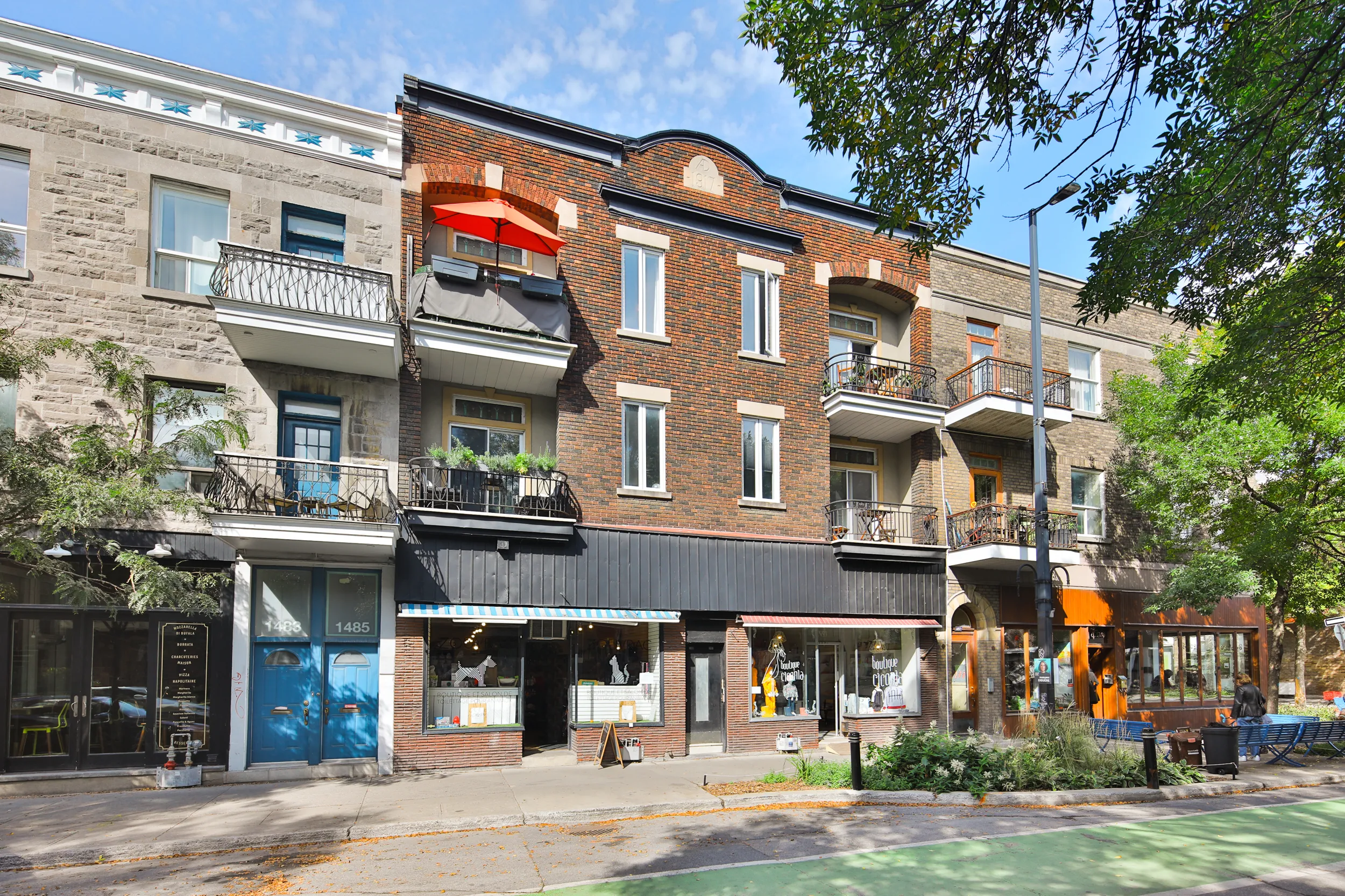 1489 Laurier E_